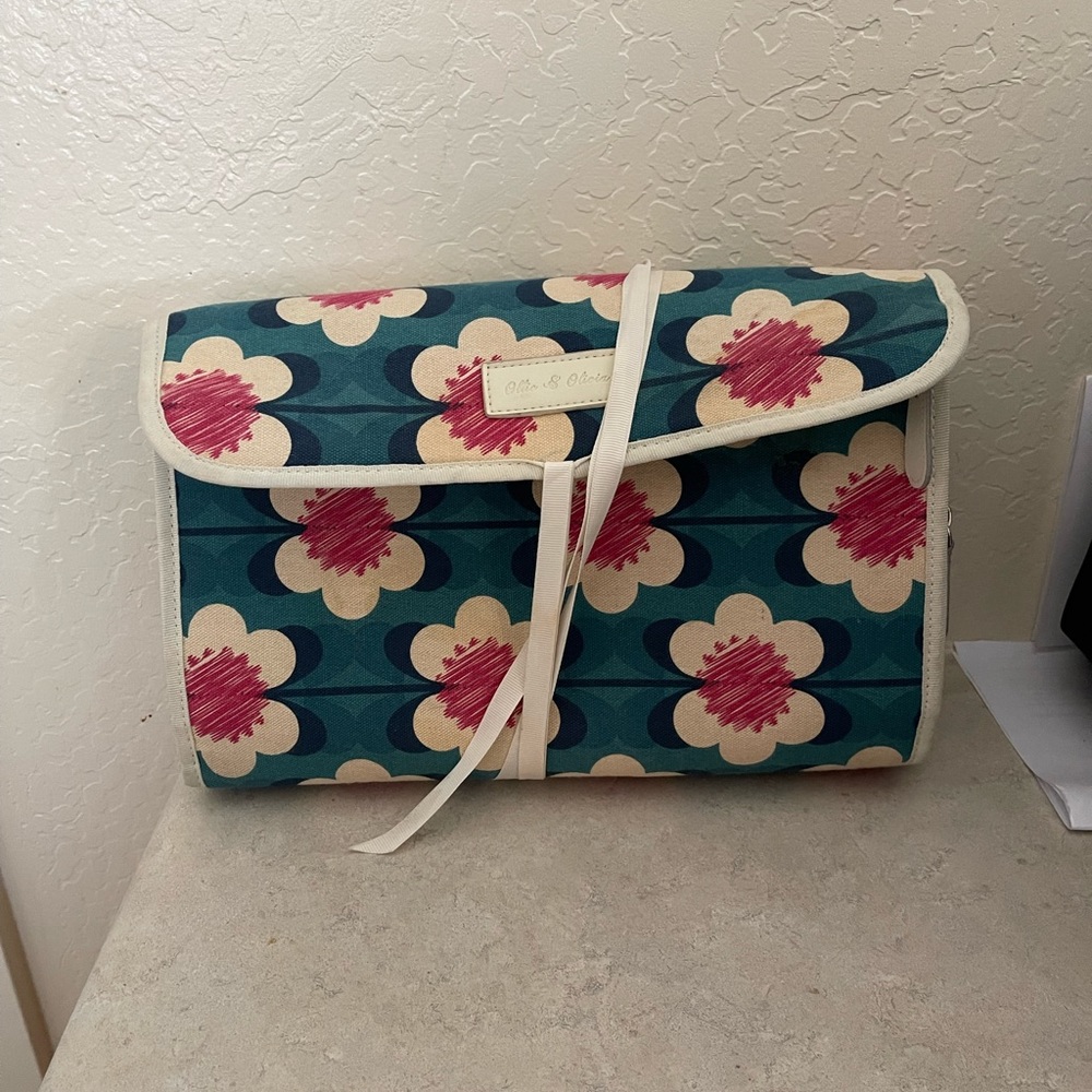 Ollie & Olivia makeup bag